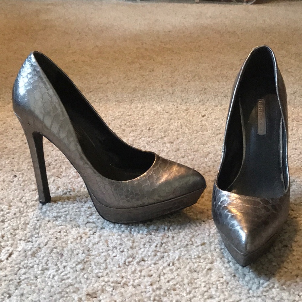 BCBG silver shoes 7.5